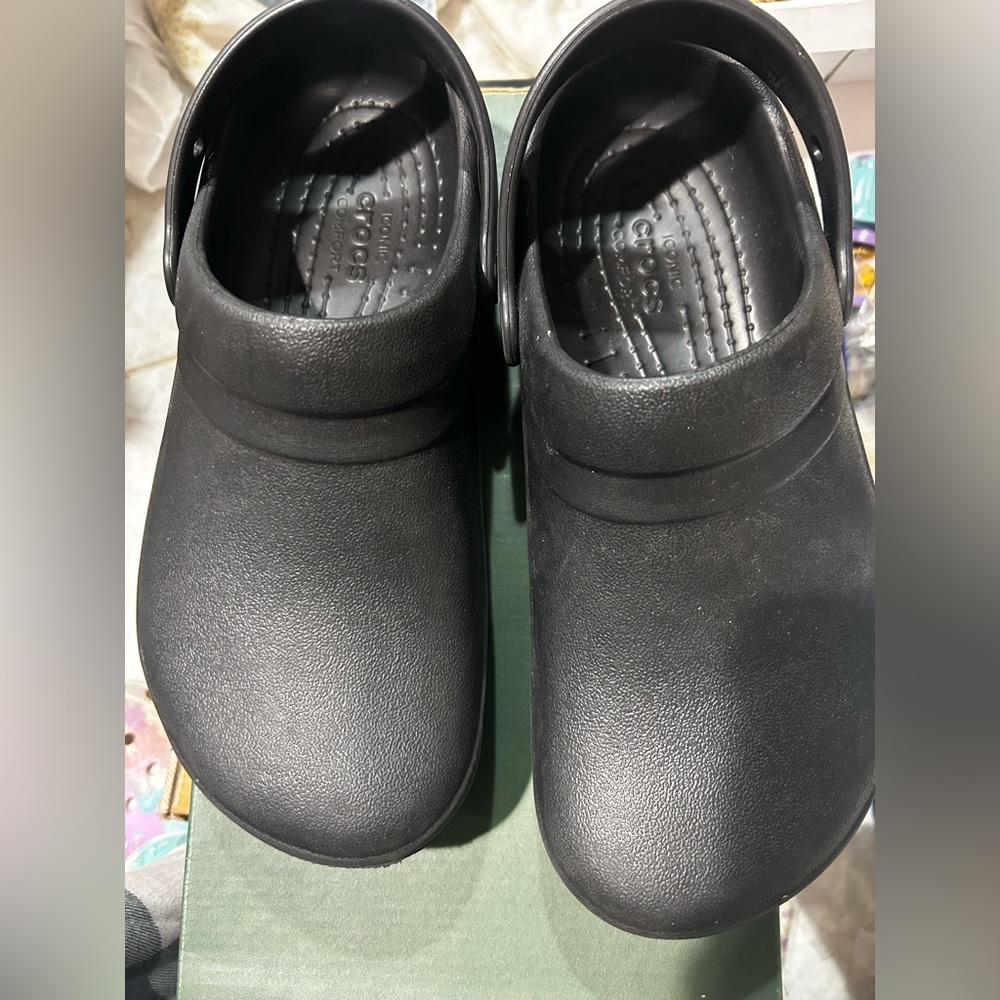 Crocs Specialist II Work Clogs, Enclosed Design Men's 7/Women's 9 Used Very Good